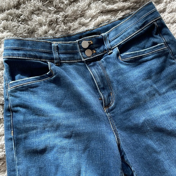 Sculpting Pocket High Rise Straight Jeans In Classic Mid Wash - Picture 2 of 6